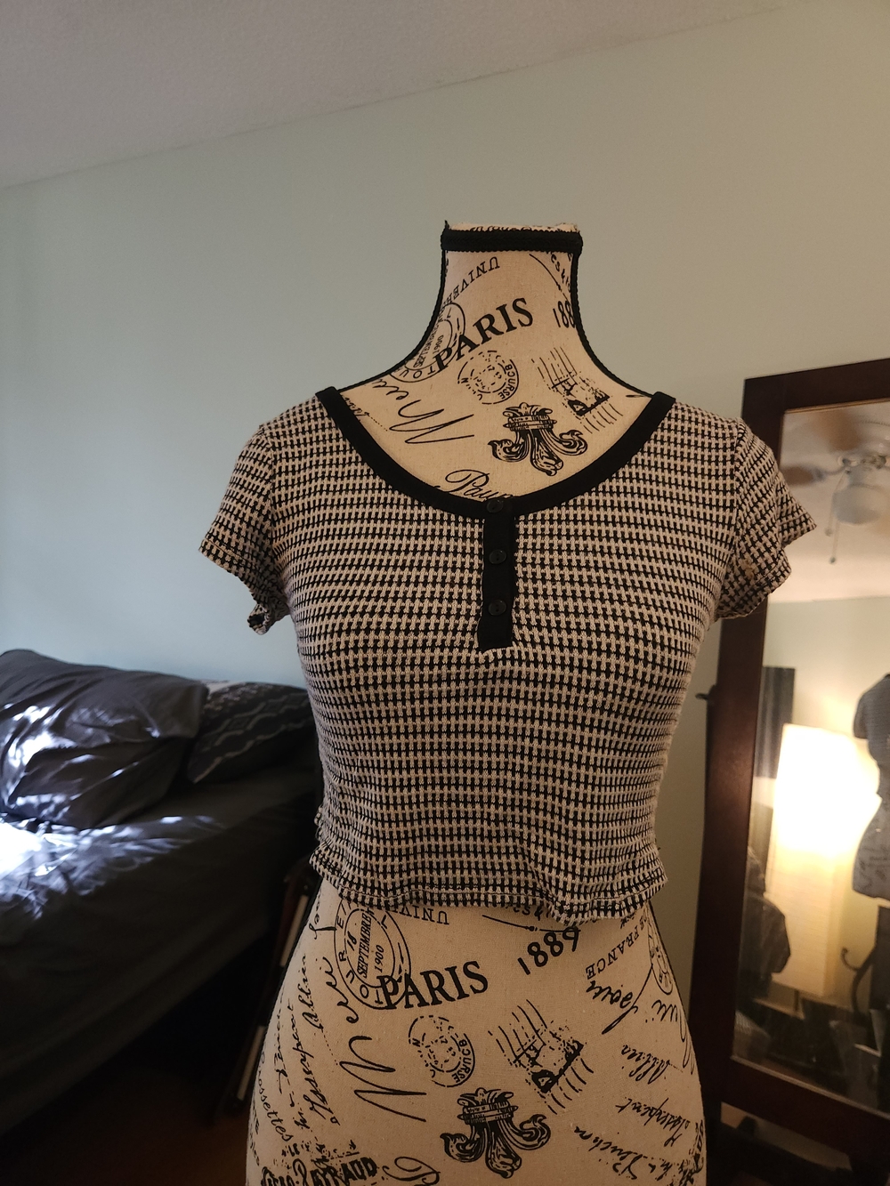 Lush Black and White Houndstooth Cropped Top